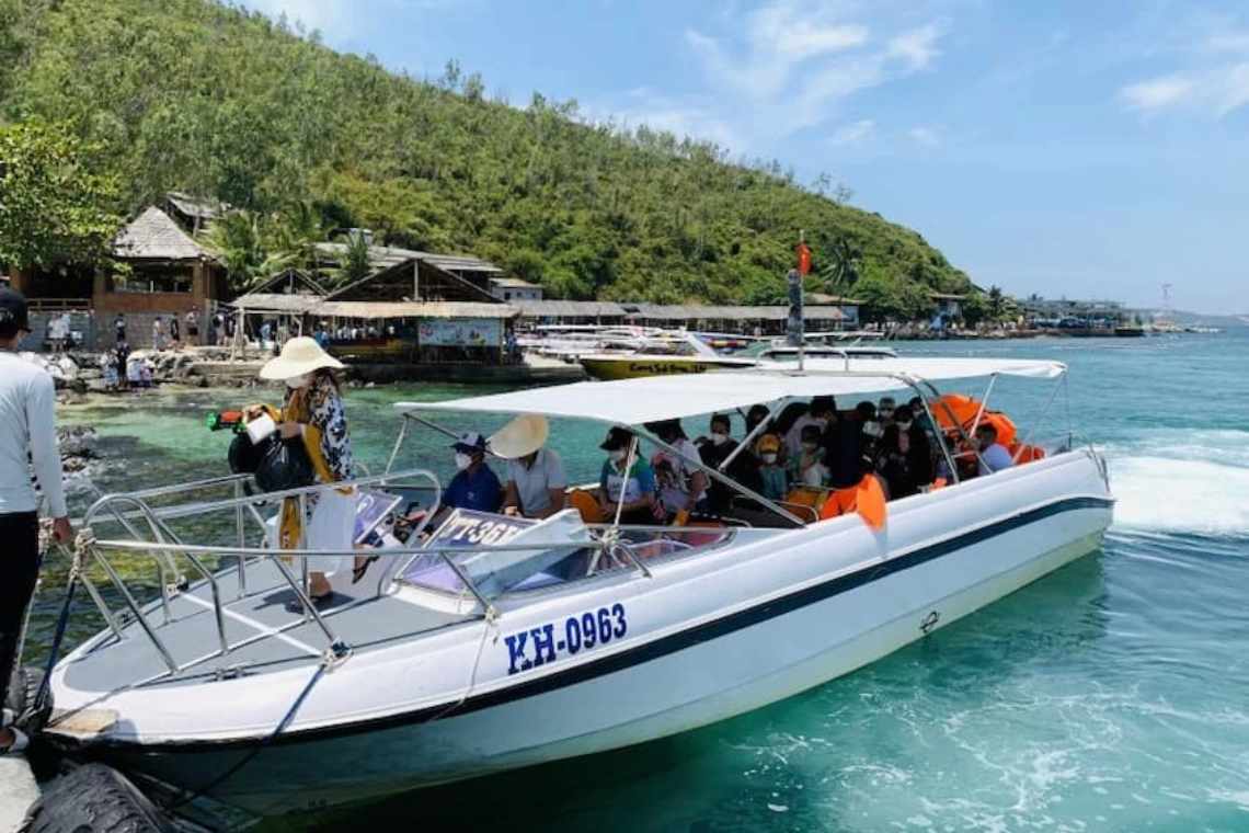 thuê cano đi 3 đảo Nha Trang